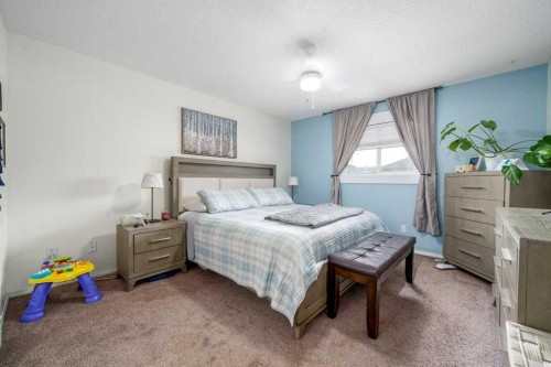 316 Washington Way Se, Medicine Hat, AB - Indoor Photo Showing Bedroom