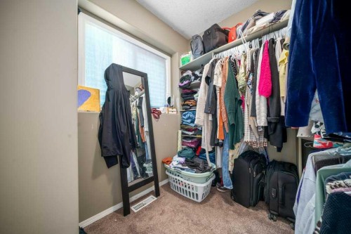316 Washington Way Se, Medicine Hat, AB - Indoor With Storage