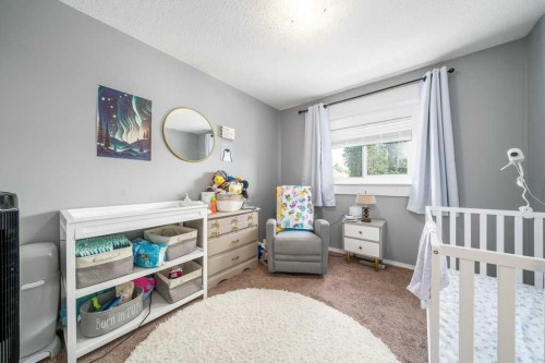 316 Washington Way Se, Medicine Hat, AB - Indoor Photo Showing Bedroom