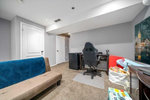 316 Washington Way Se, Medicine Hat, AB - Indoor