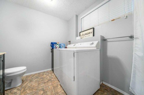 316 Washington Way Se, Medicine Hat, AB - Indoor