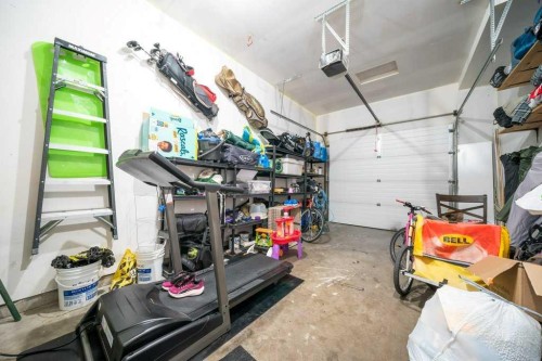 316 Washington Way Se, Medicine Hat, AB - Indoor Photo Showing Garage