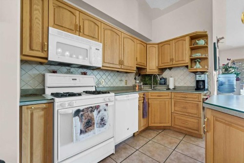 1336 4A Avenue, Dunmore, AB - Indoor Photo Showing Kitchen