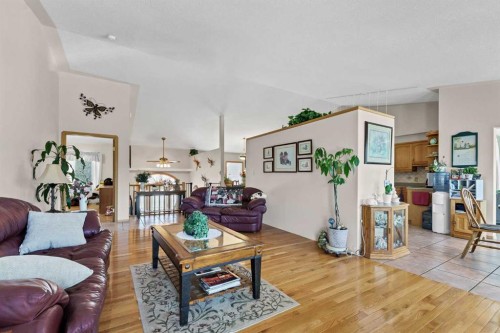 1336 4A Avenue, Dunmore, AB - Indoor Photo Showing Living Room
