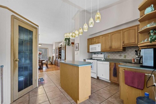 1336 4A Avenue, Dunmore, AB - Indoor Photo Showing Kitchen