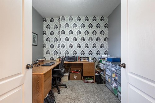 328 Northlands Pointe Ne, Medicine Hat, AB - Indoor Photo Showing Office