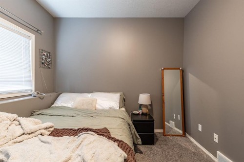 328 Northlands Pointe Ne, Medicine Hat, AB - Indoor Photo Showing Bedroom