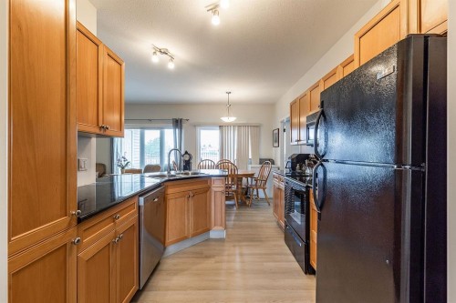 328 Northlands Pointe Ne, Medicine Hat, AB - Indoor Photo Showing Kitchen With Double Sink