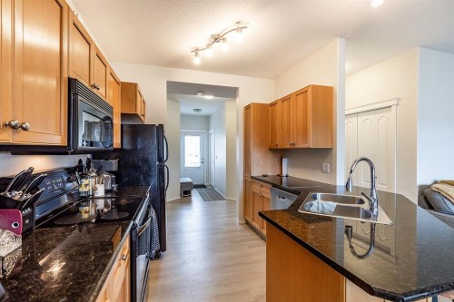 328 Northlands Pointe Ne, Medicine Hat, AB - Indoor Photo Showing Kitchen With Double Sink