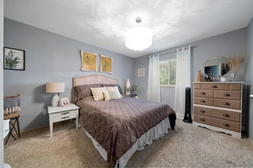 512-245 Red Deer Drive Sw, Medicine Hat, AB - Indoor Photo Showing Bedroom