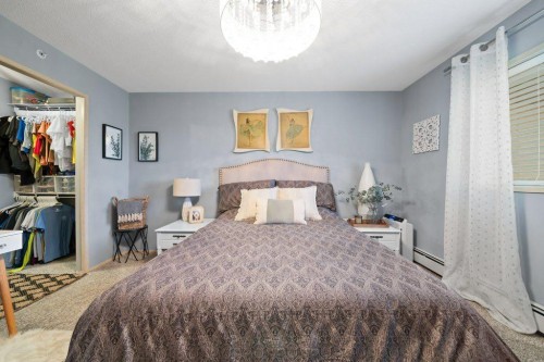 512-245 Red Deer Drive Sw, Medicine Hat, AB - Indoor Photo Showing Bedroom