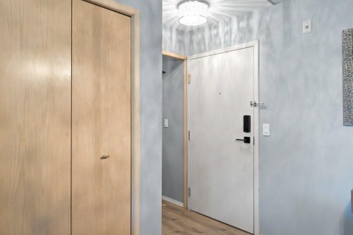 512-245 Red Deer Drive Sw, Medicine Hat, AB - Indoor Photo Showing Other Room