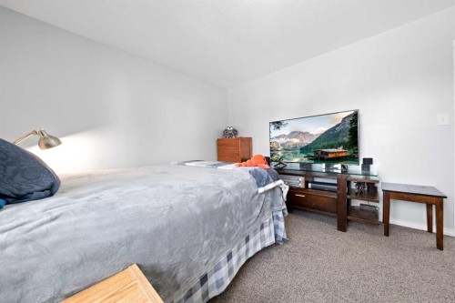 33 3 Avenue East, Tilley, AB - Indoor Photo Showing Bedroom