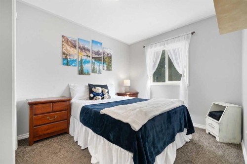 33 3 Avenue East, Tilley, AB - Indoor Photo Showing Bedroom