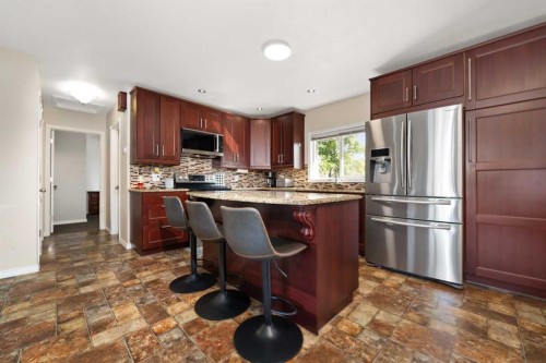 33 3 Avenue East, Tilley, AB - Indoor Photo Showing Kitchen