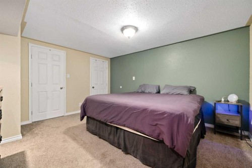 33 3 Avenue East, Tilley, AB - Indoor Photo Showing Bedroom