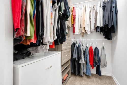 33 3 Avenue East, Tilley, AB - Indoor With Storage