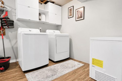 33 3 Avenue East, Tilley, AB - Indoor Photo Showing Laundry Room