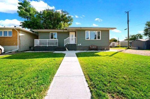 33 3 Avenue East, Tilley, AB - Outdoor With Deck Patio Veranda