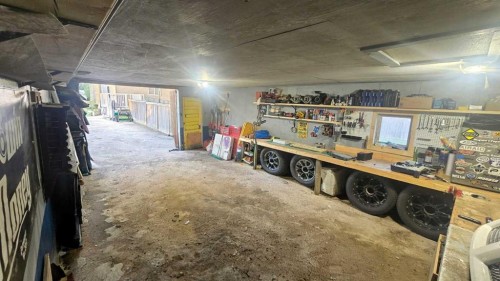 33 3 Avenue East, Tilley, AB - Indoor Photo Showing Garage