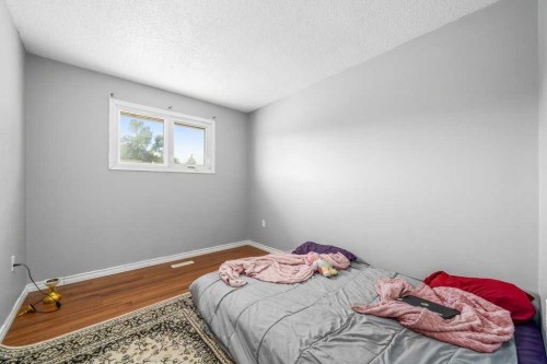 480 Hilton Crescent Ne, Medicine Hat, AB - Indoor Photo Showing Bedroom