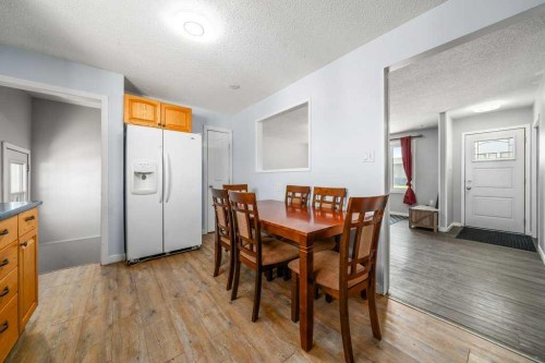 480 Hilton Crescent Ne, Medicine Hat, AB - Indoor Photo Showing Dining Room