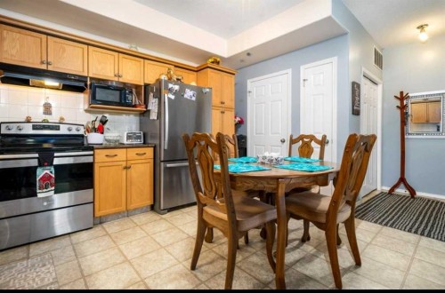 2-10 Broadway Court Nw, Redcliff, AB - Indoor Photo Showing Other Room