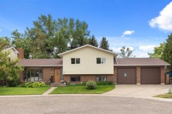 11 Greenwood Court SWMedicine Hat, AB T1A 7X7
