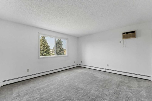 211-1051 3 Street Nw, Medicine Hat, AB - Indoor Photo Showing Other Room