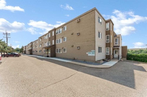 211-1051 3 Street Nw, Medicine Hat, AB - Outdoor