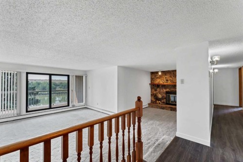211-1051 3 Street Nw, Medicine Hat, AB - Indoor Photo Showing Other Room