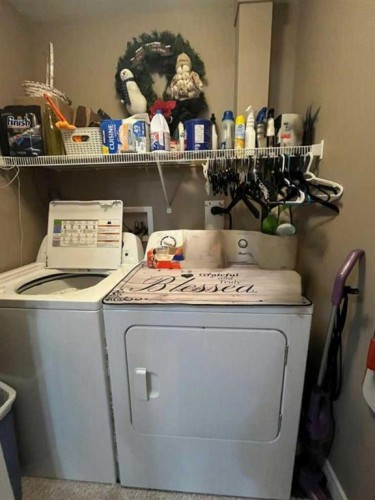 137-2800 13 Avenue Se, Medicine Hat, AB - Indoor Photo Showing Laundry Room