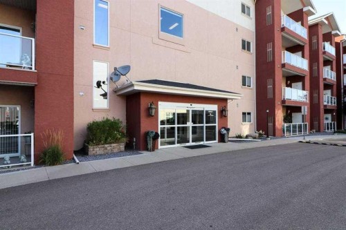 137-2800 13 Avenue Se, Medicine Hat, AB - Outdoor With Exterior
