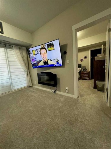 137-2800 13 Avenue Se, Medicine Hat, AB - Indoor Photo Showing Other Room