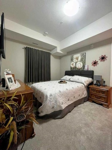 137-2800 13 Avenue Se, Medicine Hat, AB - Indoor Photo Showing Bedroom