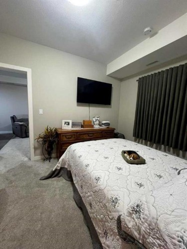 137-2800 13 Avenue Se, Medicine Hat, AB - Indoor Photo Showing Bedroom