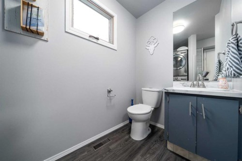 88 Cypress Way Se, Medicine Hat, AB - Indoor Photo Showing Bathroom