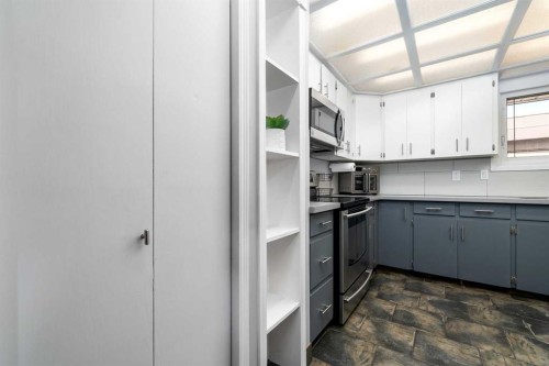 88 Cypress Way Se, Medicine Hat, AB - Indoor Photo Showing Kitchen