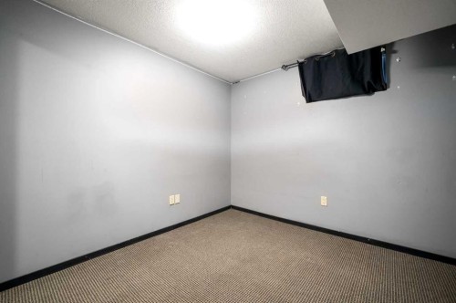 88 Cypress Way Se, Medicine Hat, AB - Indoor Photo Showing Other Room
