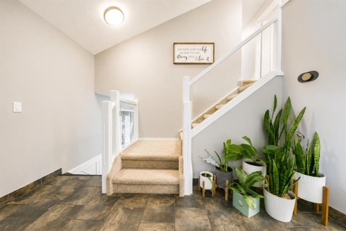 88 Cypress Way Se, Medicine Hat, AB - Indoor Photo Showing Other Room
