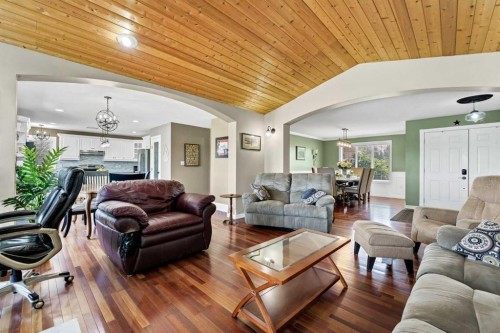7312 Township Road 124, Rural Cypress County, AB - Indoor Photo Showing Living Room