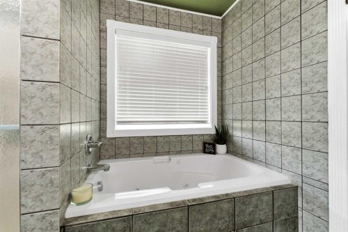 7312 Township Road 124, Rural Cypress County, AB - Indoor Photo Showing Bathroom