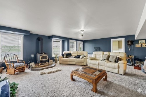 7312 Township Road 124, Rural Cypress County, AB - Indoor Photo Showing Living Room