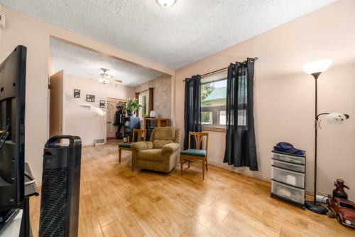 511B Maple Avenue Se, Medicine Hat, AB - Indoor