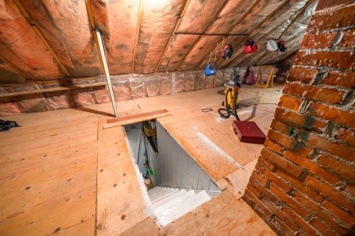 511B Maple Avenue Se, Medicine Hat, AB - Indoor
