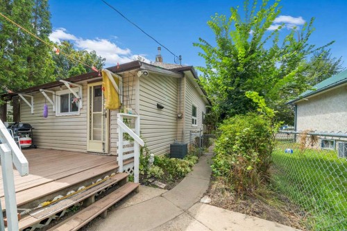 511B Maple Avenue Se, Medicine Hat, AB - Outdoor With Exterior