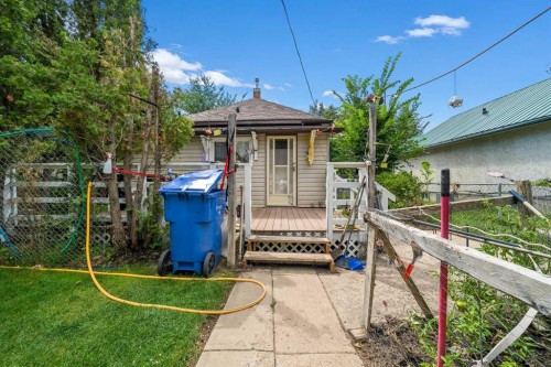 511B Maple Avenue Se, Medicine Hat, AB - Outdoor
