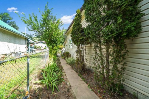 511B Maple Avenue Se, Medicine Hat, AB - Outdoor