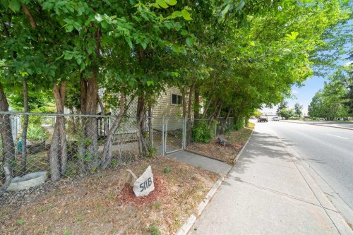 511B Maple Avenue Se, Medicine Hat, AB - Outdoor