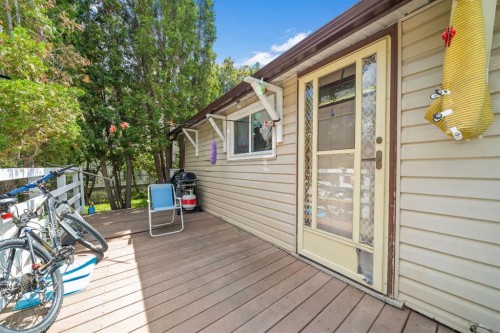 511B Maple Avenue Se, Medicine Hat, AB - Outdoor With Exterior